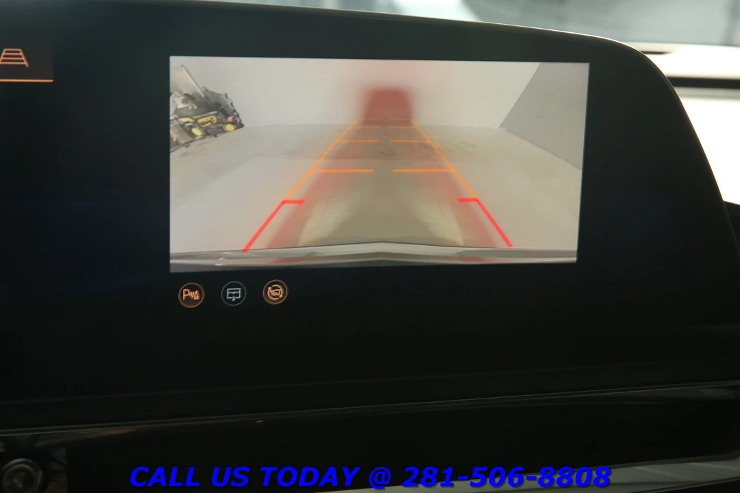 2024 Cadillac Lyriq - Image 19 of 24