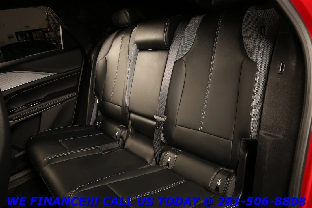 2024 Cadillac Lyriq - Image 23 of 24