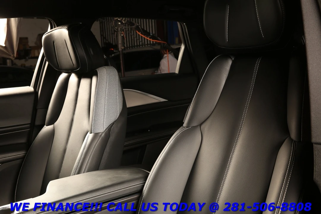 2024 Cadillac Lyriq - Image 13 of 24