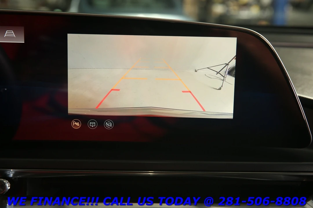 2024 Cadillac Lyriq - Image 19 of 24