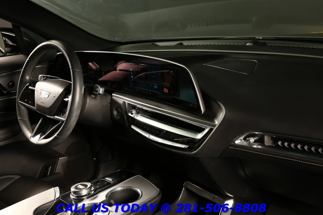 2024 Cadillac Lyriq - Image 19 of 24