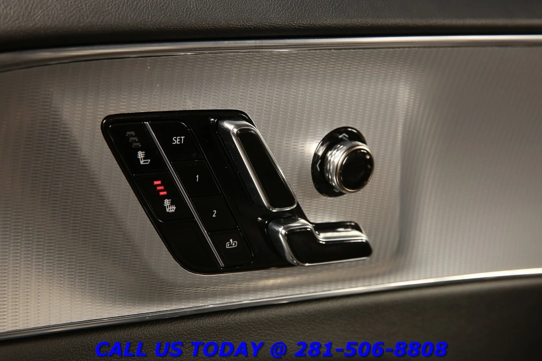 2024 Cadillac Lyriq - Image 10 of 24