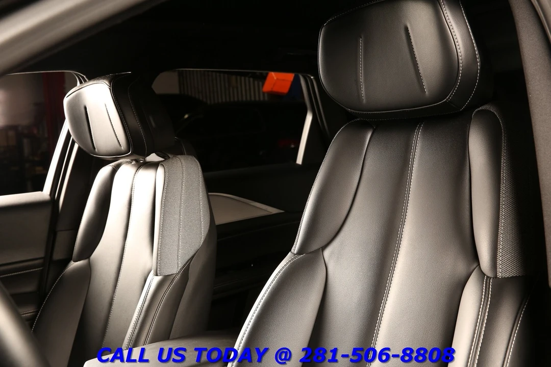 2024 Cadillac Lyriq - Image 13 of 24