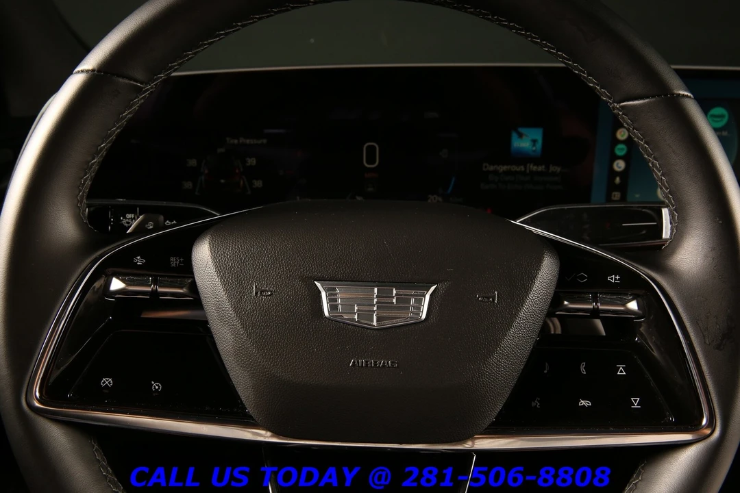 2024 Cadillac Lyriq - Image 15 of 24
