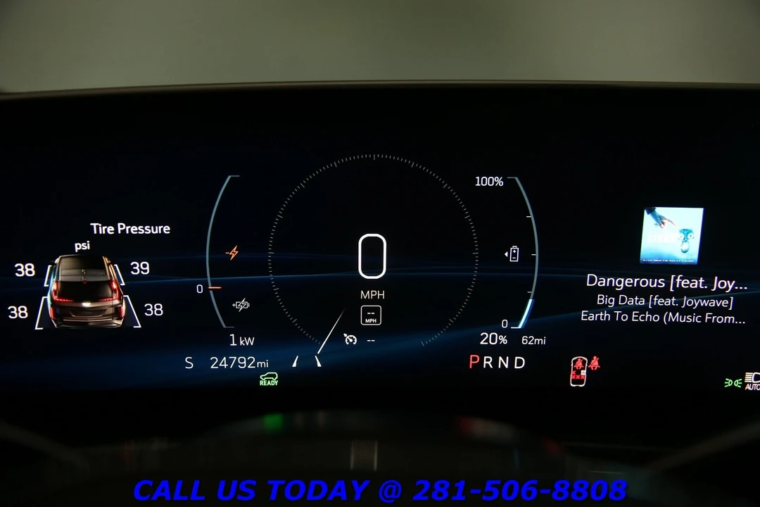 2024 Cadillac Lyriq - Image 16 of 24
