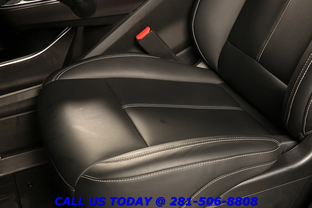 2024 Cadillac Lyriq - Image 13 of 24