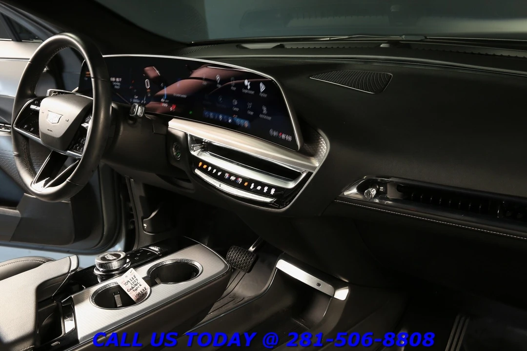 2024 Cadillac Lyriq - Image 17 of 24