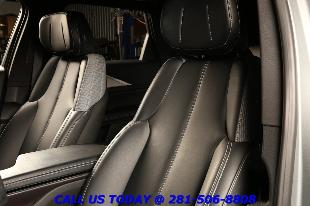 2024 Cadillac Lyriq - Image 12 of 24