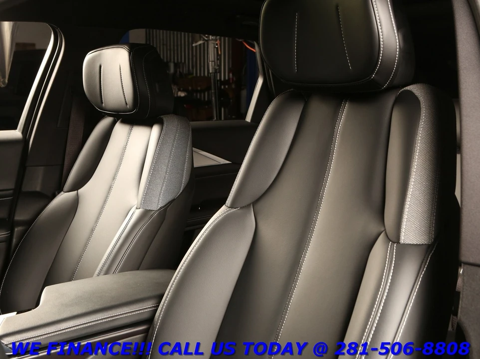 2024 Cadillac Lyriq - Image 13 of 21