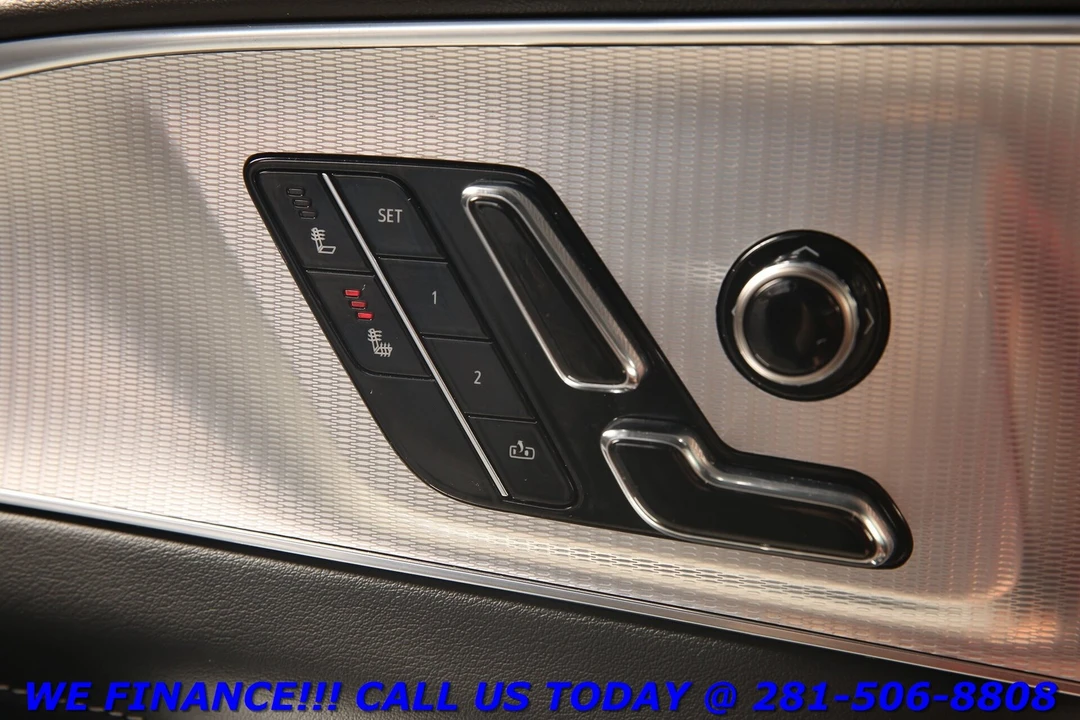 2024 Cadillac Lyriq - Image 10 of 21