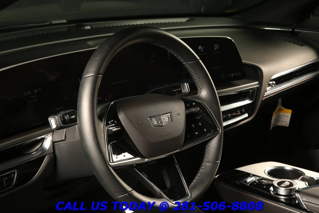 2024 Cadillac Lyriq - Image 10 of 24