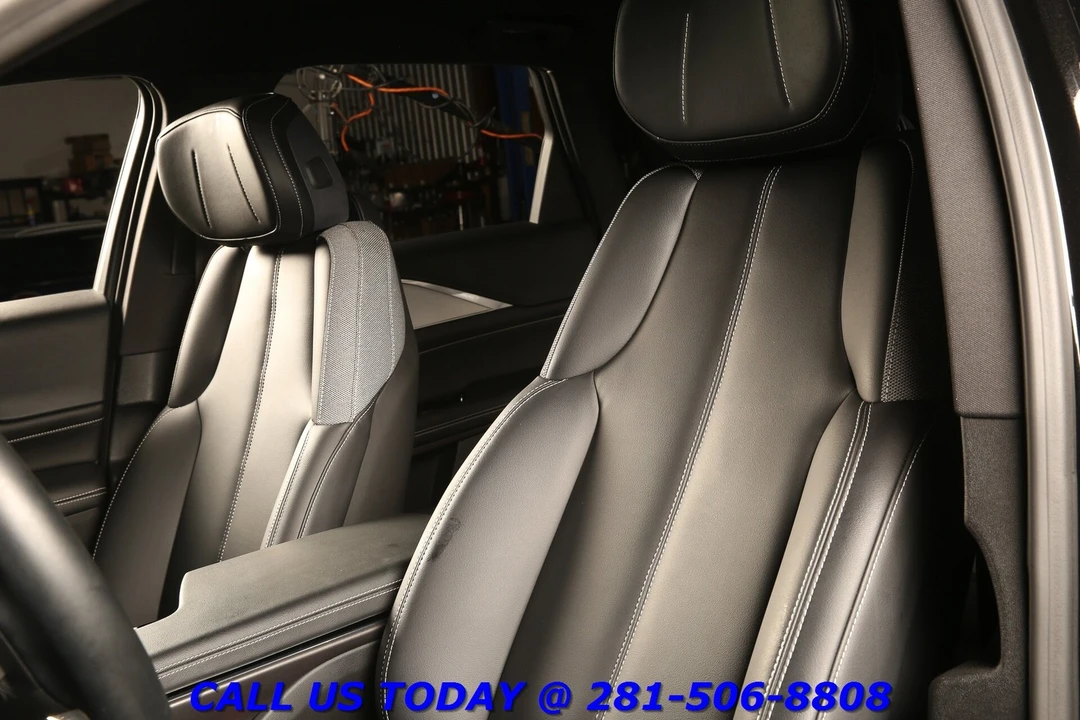 2024 Cadillac Lyriq - Image 12 of 24