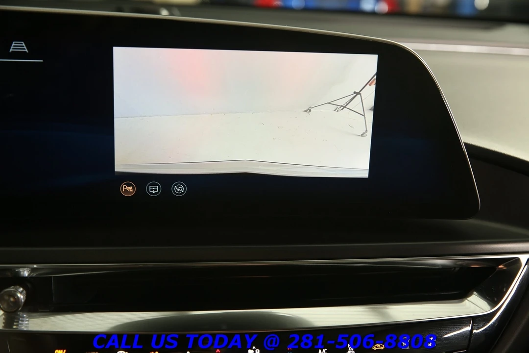 2024 Cadillac Lyriq - Image 18 of 24