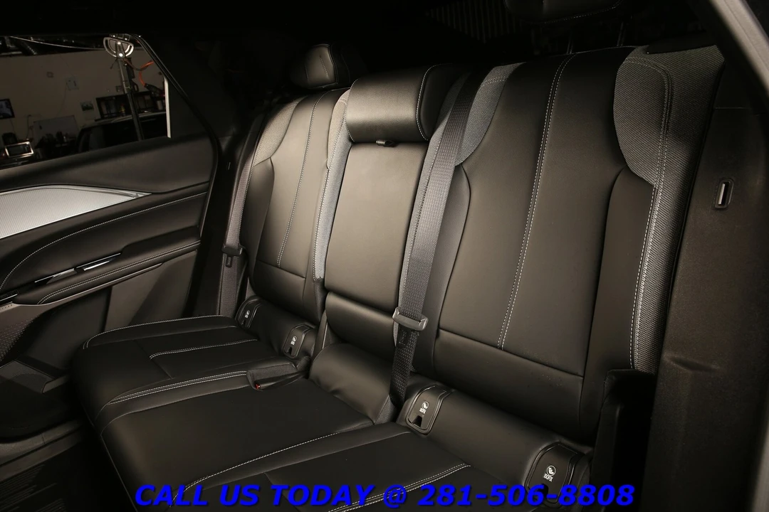 2024 Cadillac Lyriq - Image 22 of 24