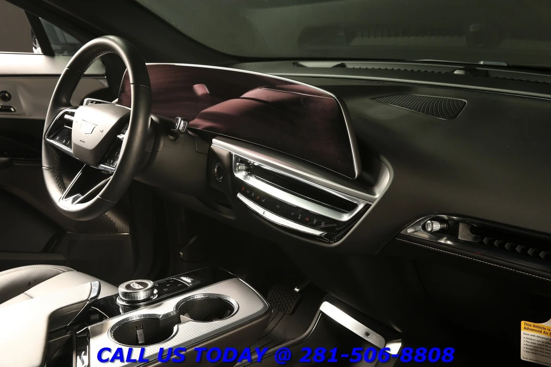 2024 Cadillac Lyriq - Image 19 of 24