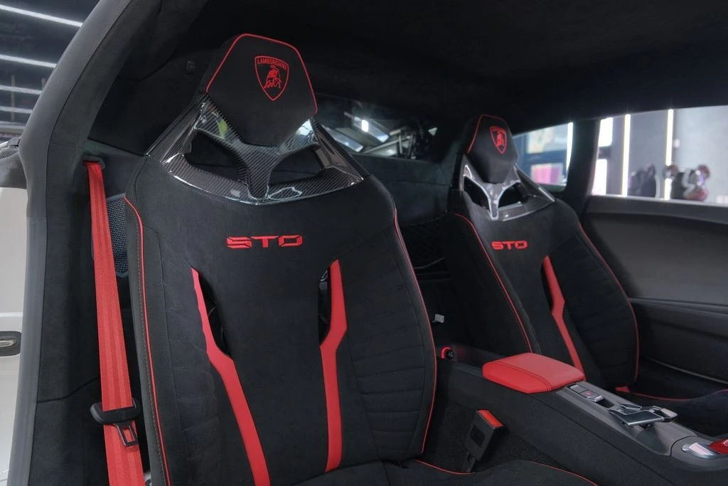 2024 Lamborghini Huracan LP640-4 EVO - Image 16 of 31