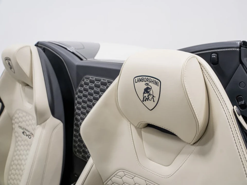 2024 Lamborghini Huracan LP640-4 EVO - Image 28 of 31