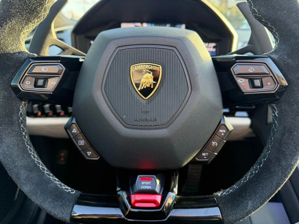 2024 Lamborghini Huracan LP640-4 EVO - Image 25 of 31
