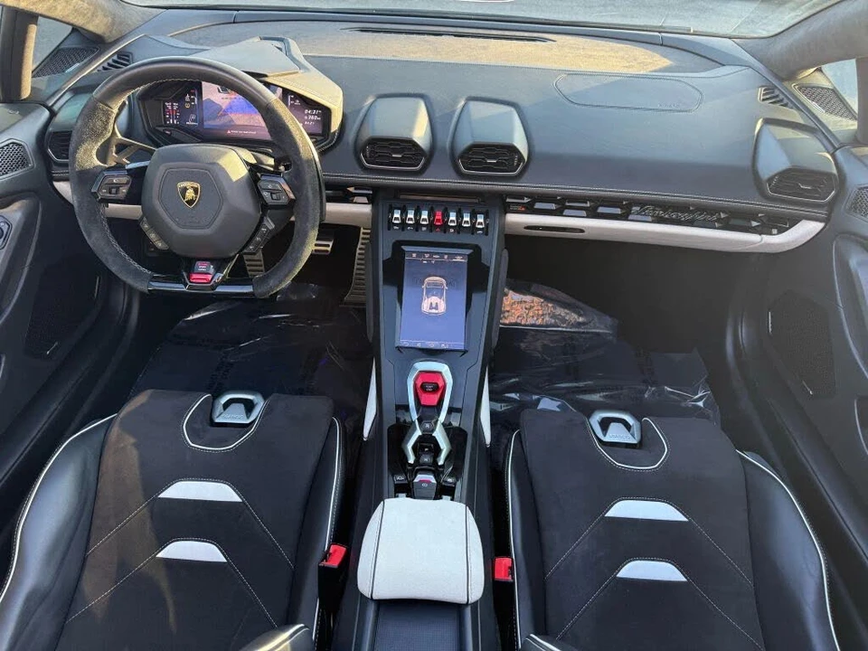 2024 Lamborghini Huracan LP640-4 EVO - Image 11 of 31