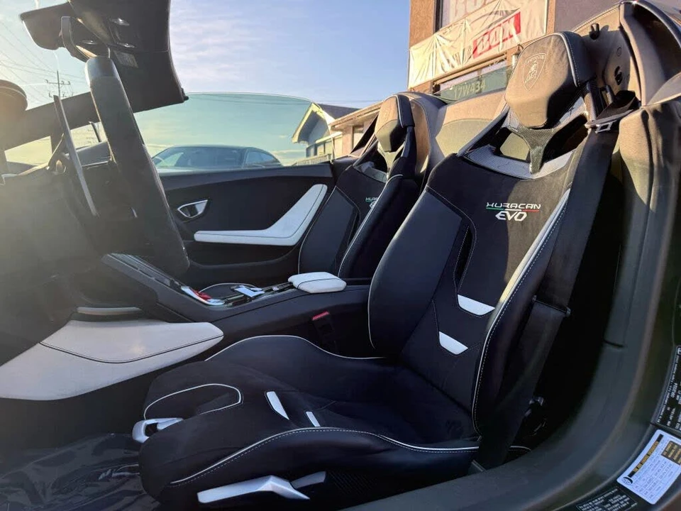 2024 Lamborghini Huracan LP640-4 EVO - Image 2 of 31