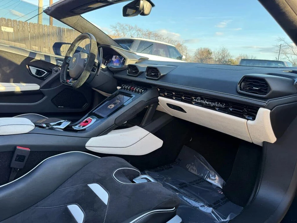 2024 Lamborghini Huracan LP640-4 EVO - Image 8 of 31