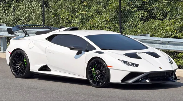 2024 Lamborghini Huracan STO