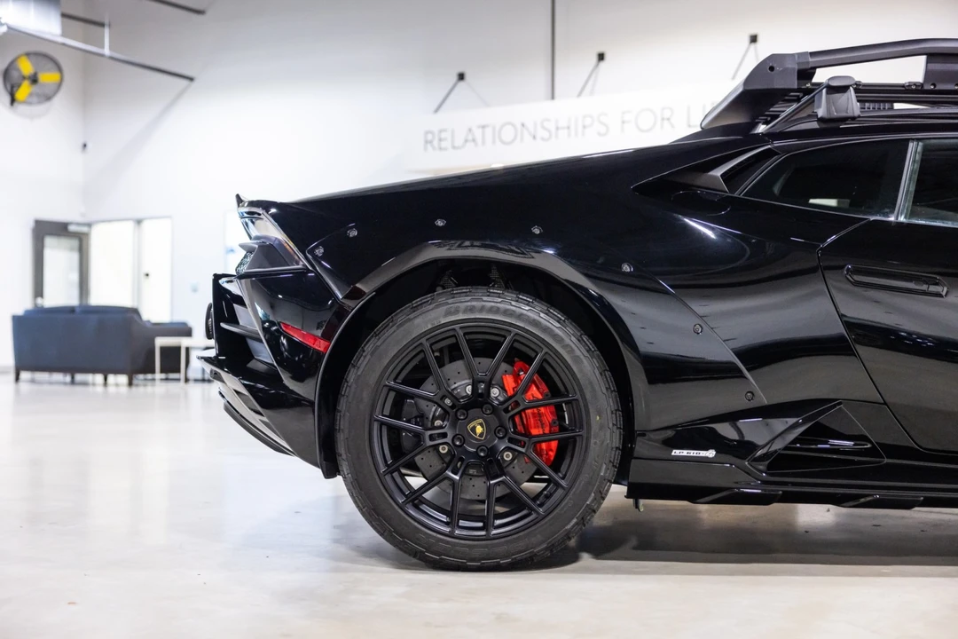 2024 Lamborghini Huracan Sterrato - Image 26 of 31