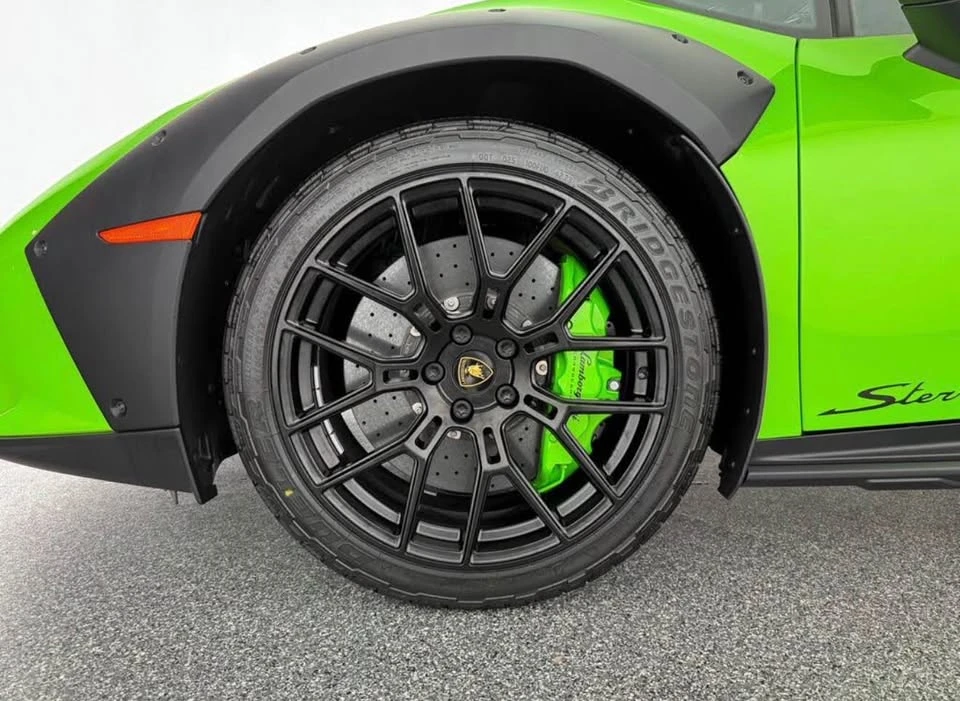 2024 Lamborghini Huracan - Image 16 of 19