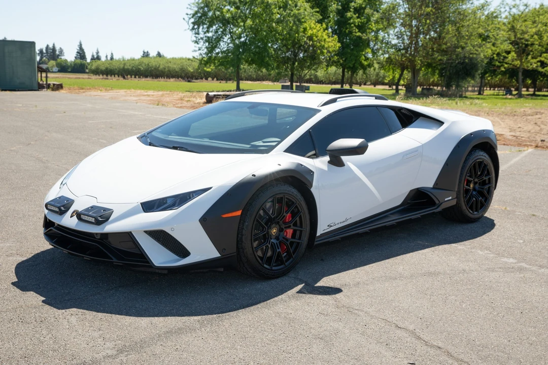 2024 Lamborghini Huracan Sterrato - Image 2 of 31