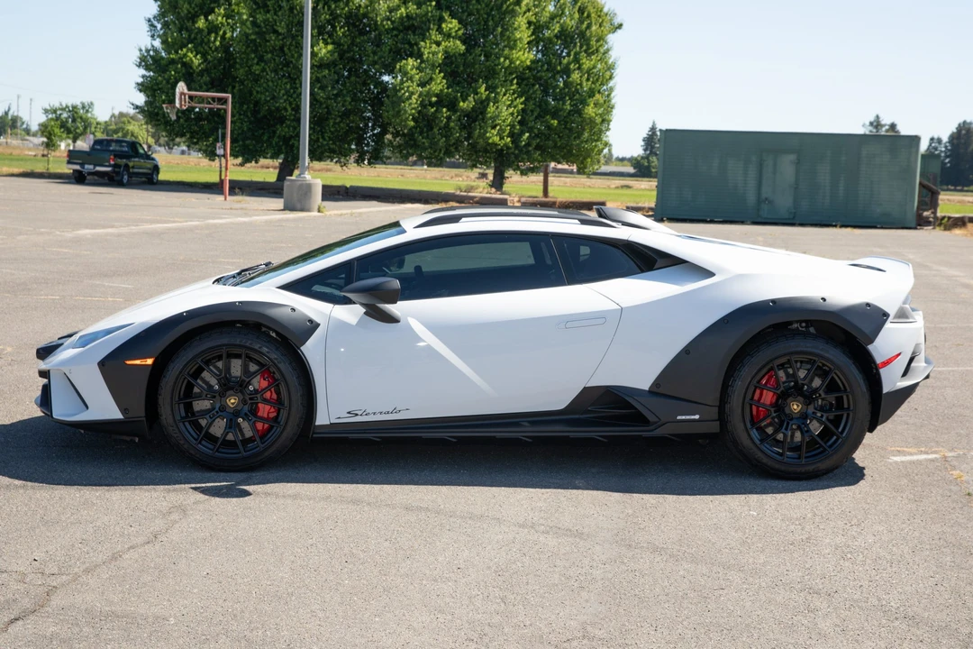 2024 Lamborghini Huracan Sterrato - Image 9 of 31