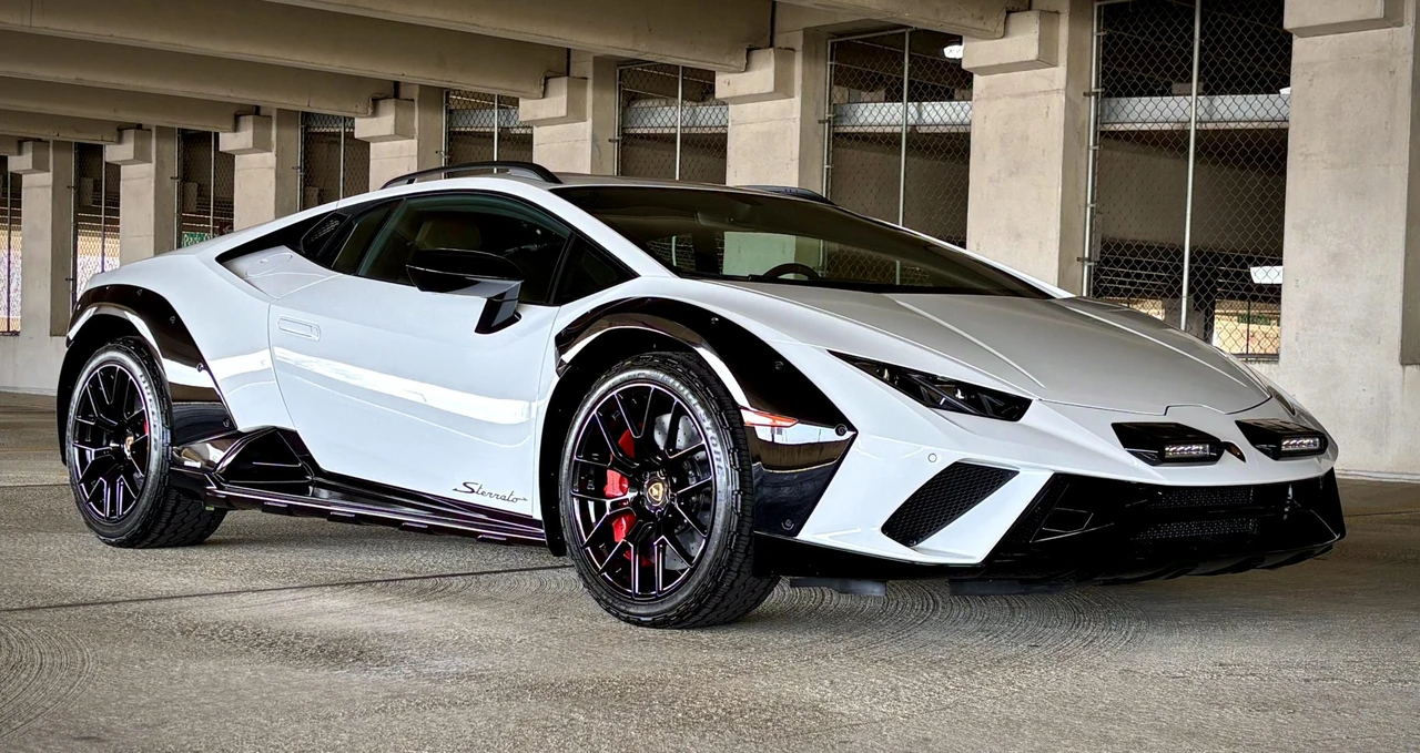 2024 Lamborghini Huracan Sterrato - Image 8 of 31