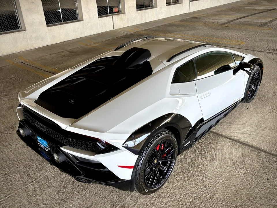 2024 Lamborghini Huracan Sterrato - Image 13 of 31