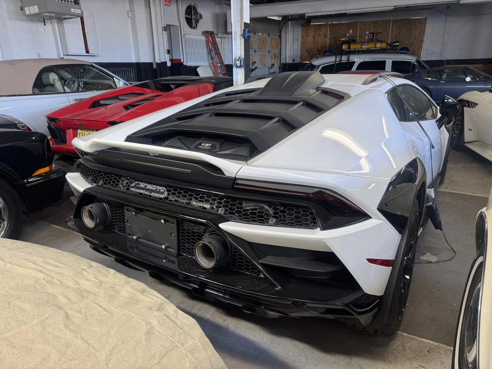 2024 Lamborghini Huracan Sterrato - Image 15 of 31