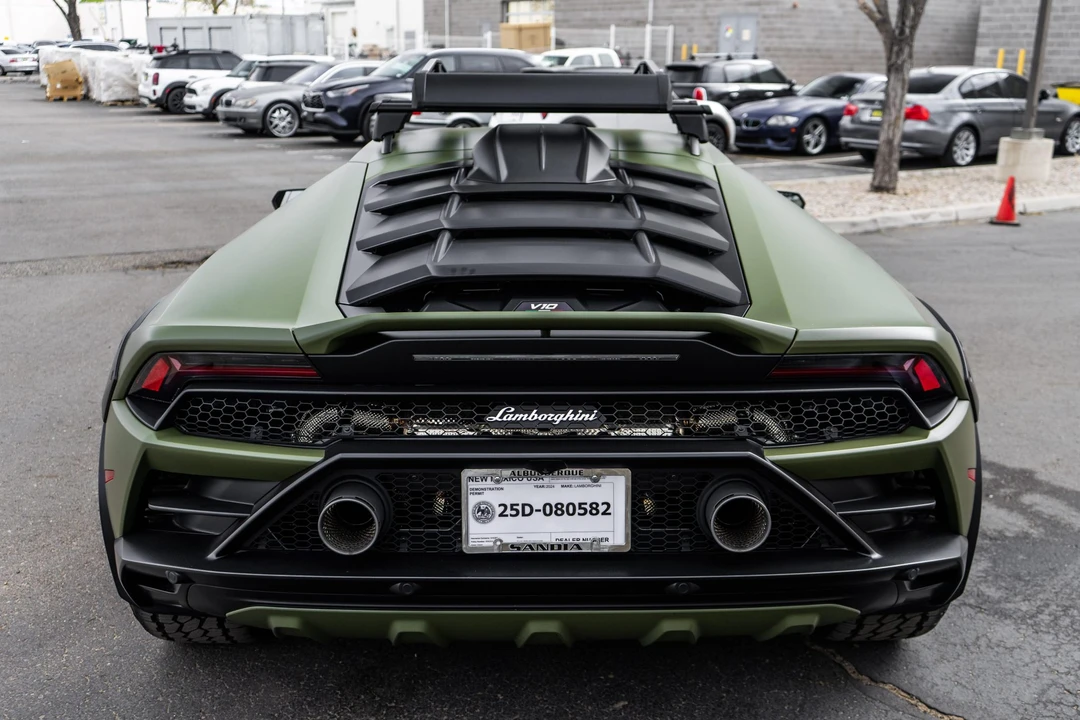 2024 Lamborghini Huracan Sterrato - Image 17 of 31