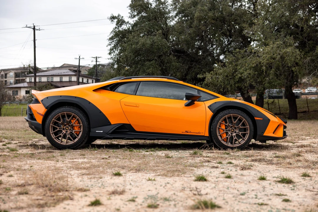 2024 Lamborghini Huracan Sterrato - Image 14 of 31