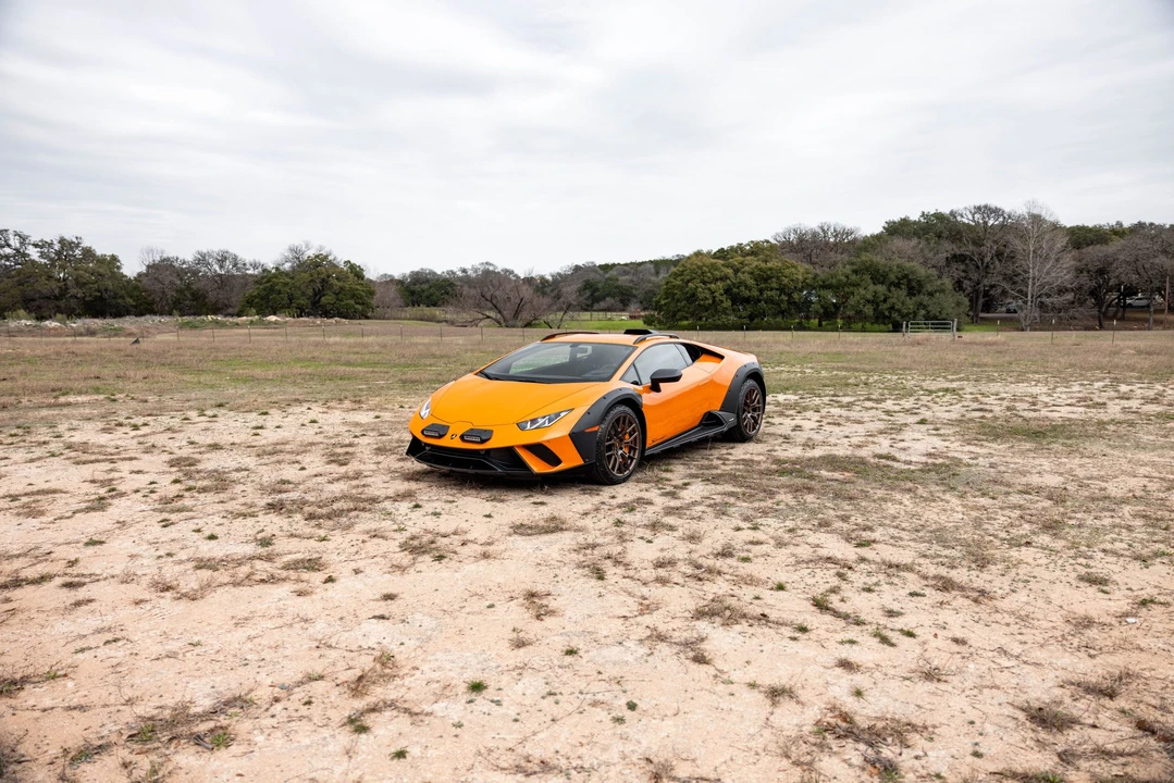 2024 Lamborghini Huracan Sterrato - Image 2 of 31