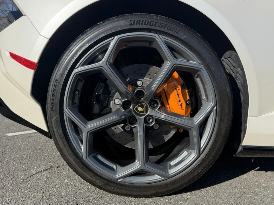 2024 Lamborghini Huracan - Image 9 of 12