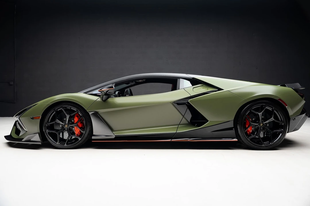 2024 Lamborghini Revuelto - Image 19 of 31