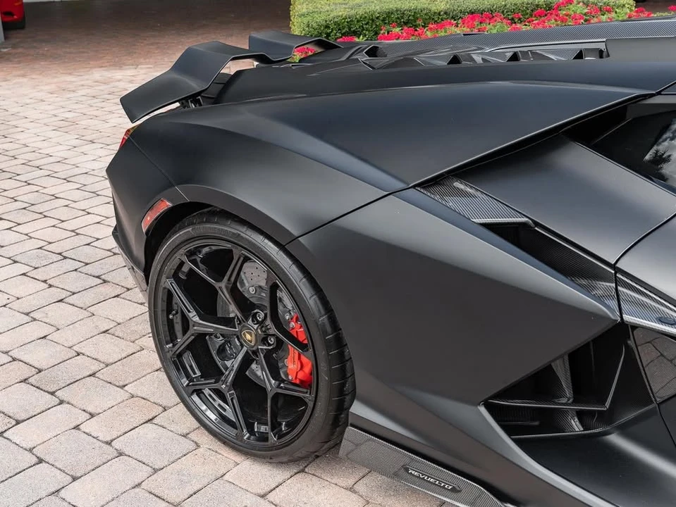 2024 Lamborghini Revuelto - Image 8 of 20