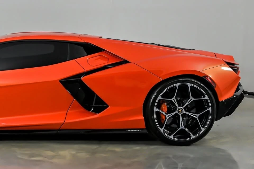 2024 Lamborghini Revuelto - Image 9 of 20