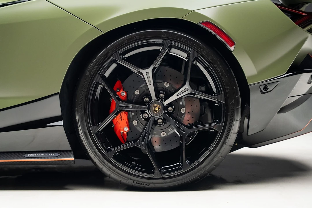 2024 Lamborghini Revuelto - Image 23 of 31