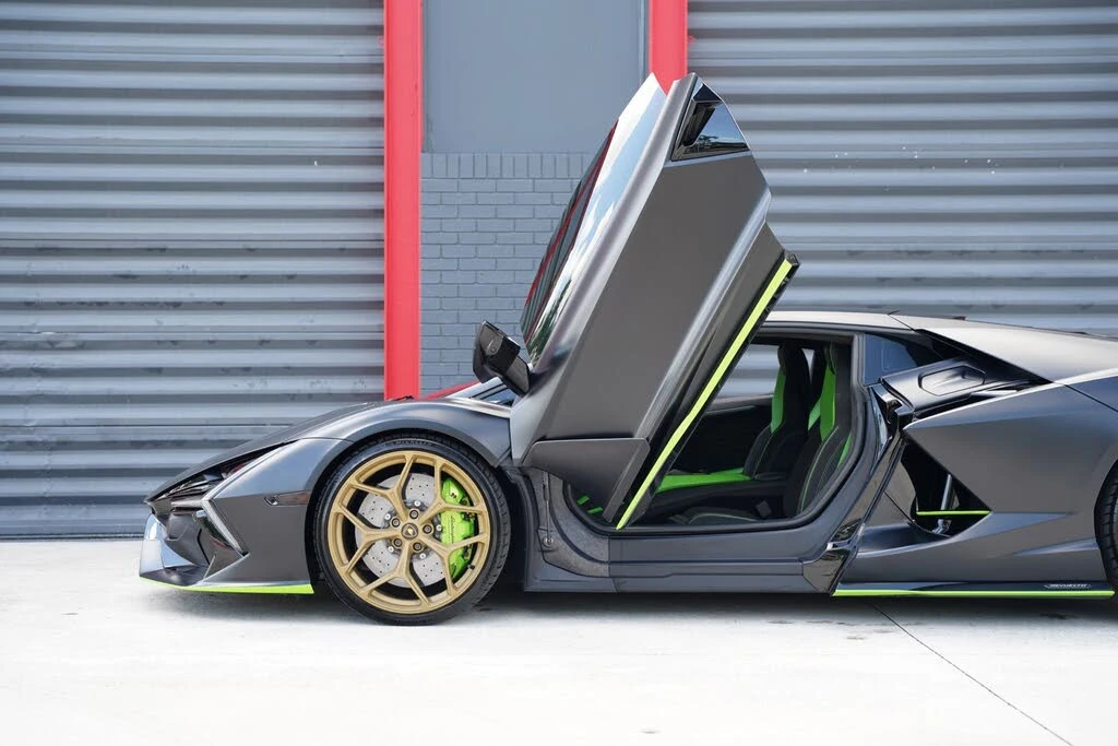 2024 Lamborghini Revuelto - Image 2 of 31