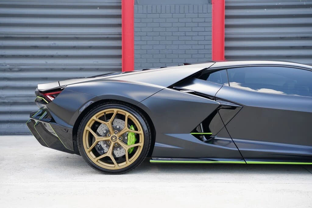2024 Lamborghini Revuelto - Image 16 of 31