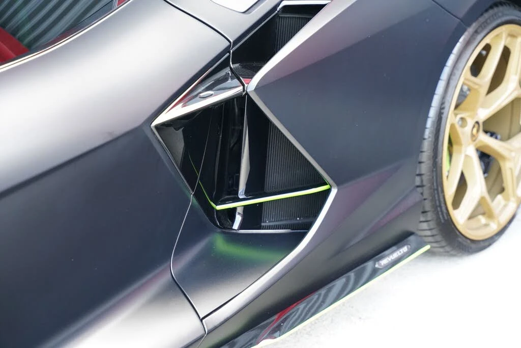 2024 Lamborghini Revuelto - Image 21 of 31