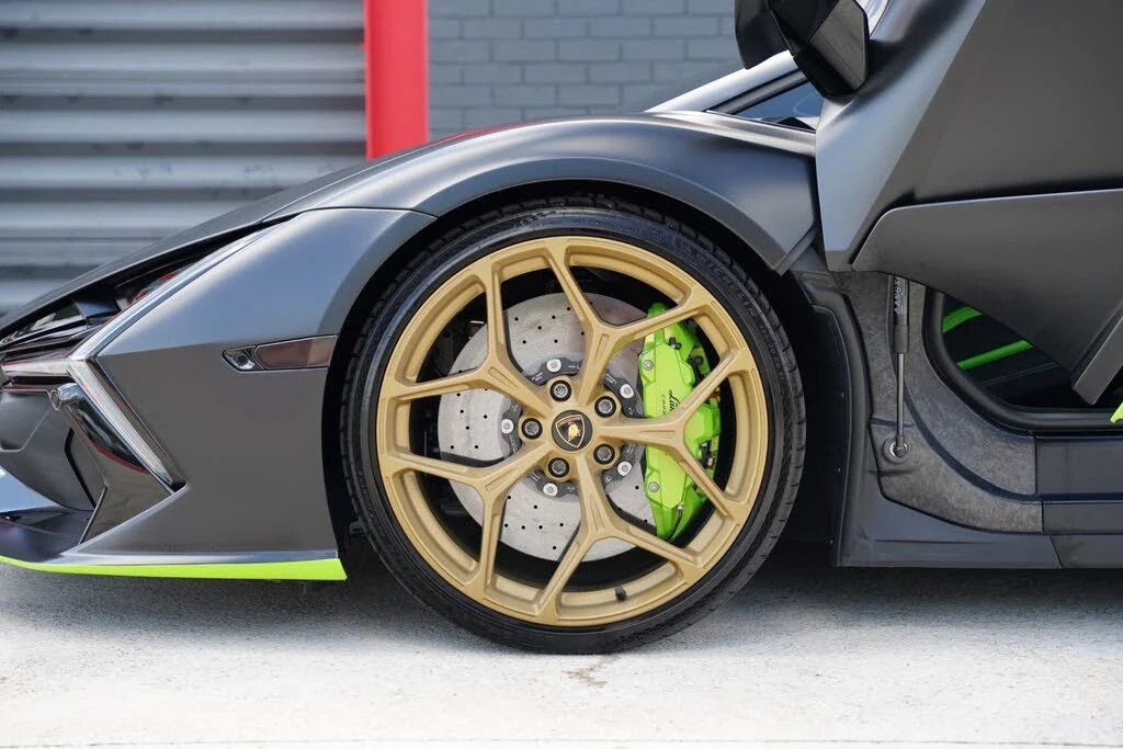 2024 Lamborghini Revuelto - Image 6 of 31