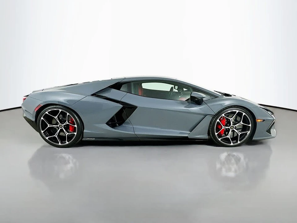 2024 Lamborghini Revuelto - Image 4 of 31