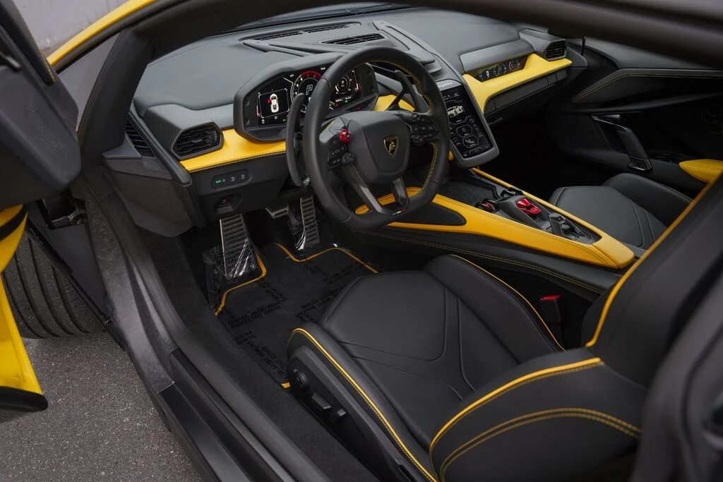 2024 Lamborghini Revuelto - Image 2 of 31