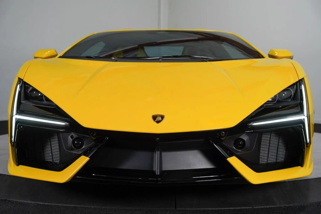 2024 Lamborghini Revuelto - Image 15 of 31
