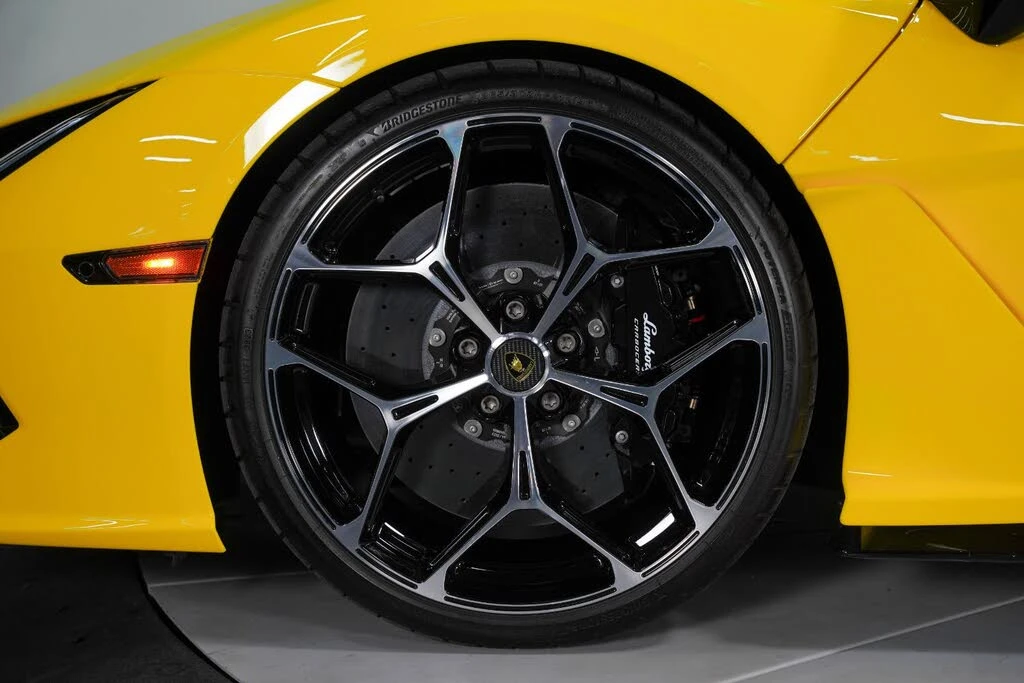 2024 Lamborghini Revuelto - Image 17 of 31