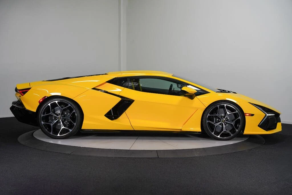 2024 Lamborghini Revuelto - Image 10 of 31